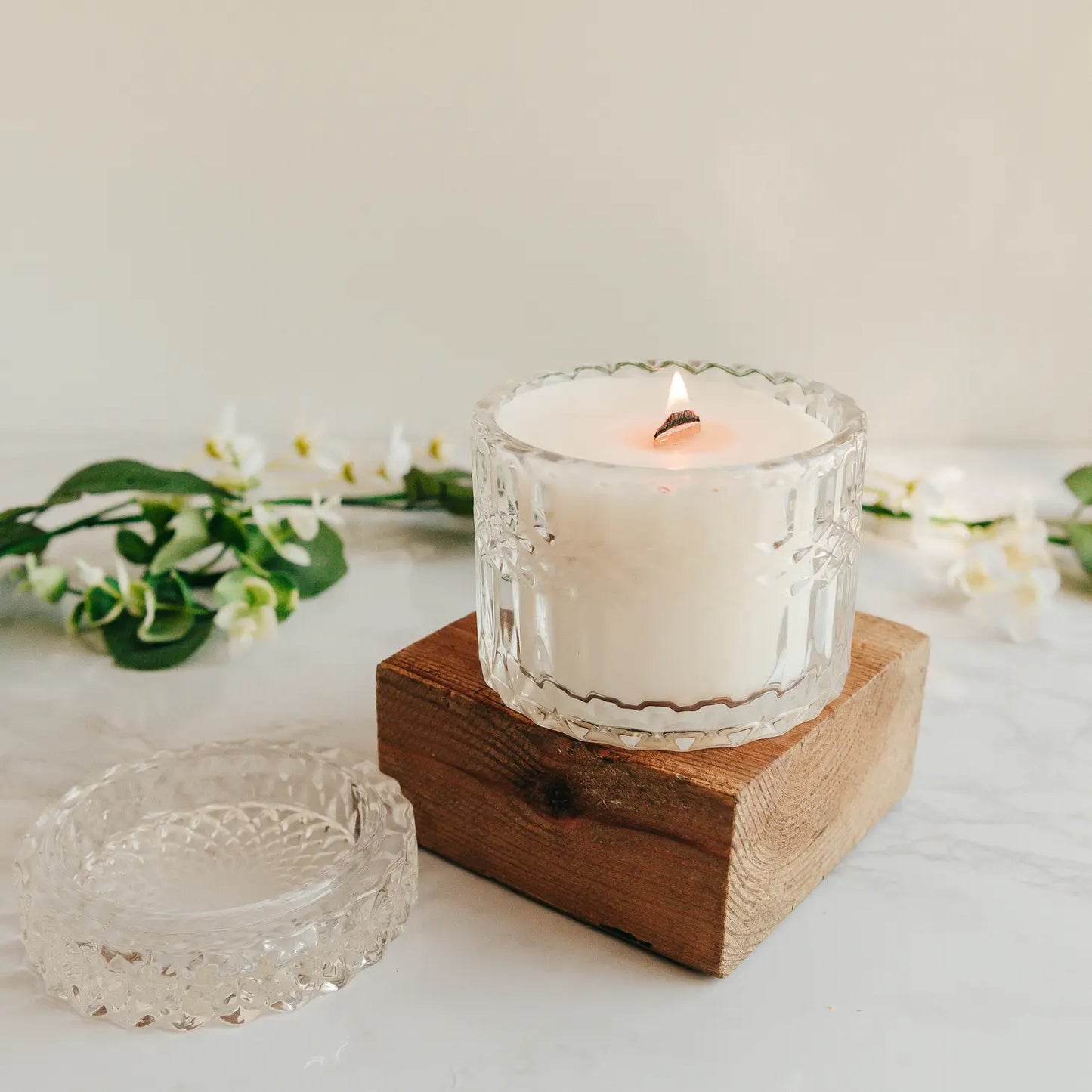 Aroma Avenue Fallin' Leaves 8oz Candle