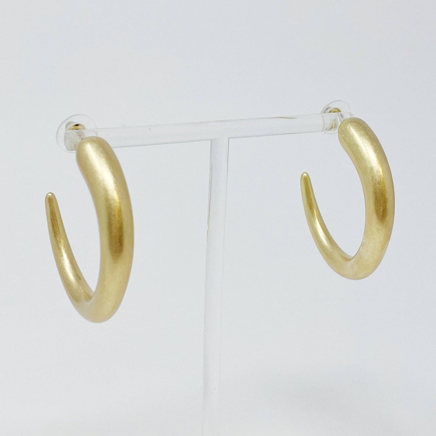 Smooth Hoop Earrings: Gold