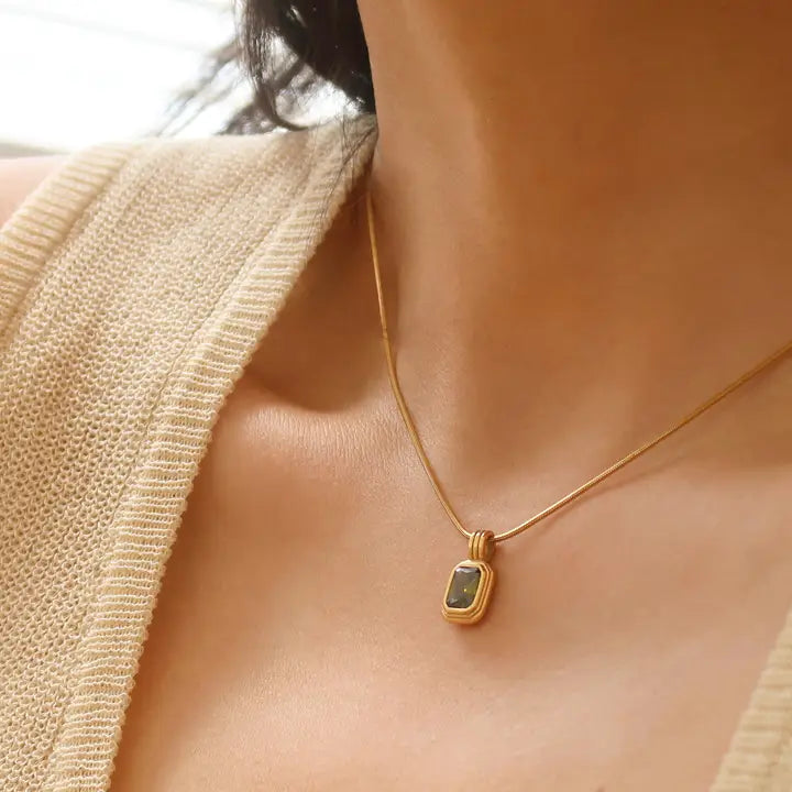 Maeve Pendant Necklace