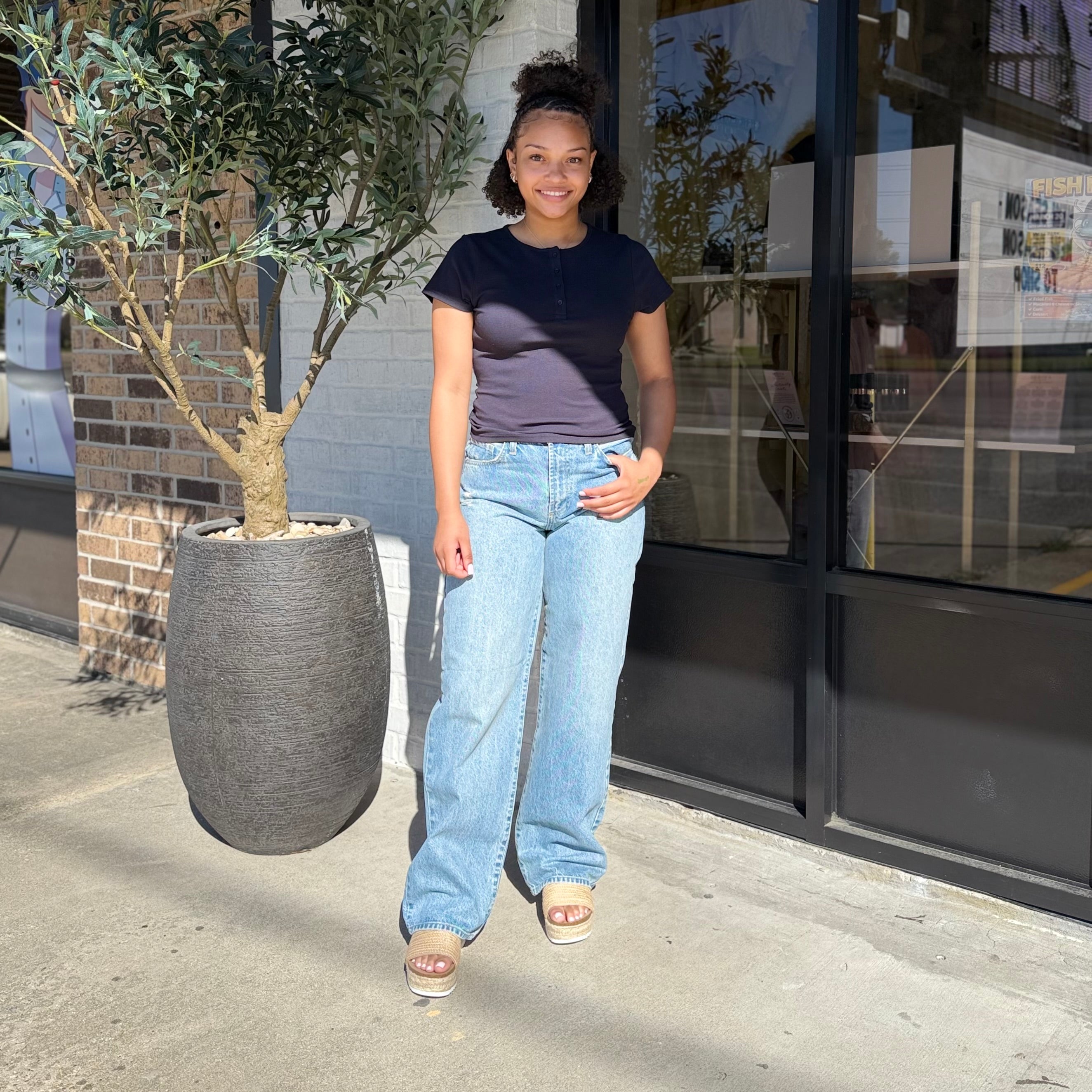 The Chill Girl Straight Medium Wash