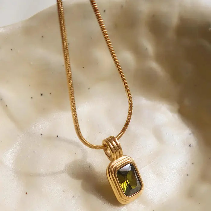 Maeve Pendant Necklace