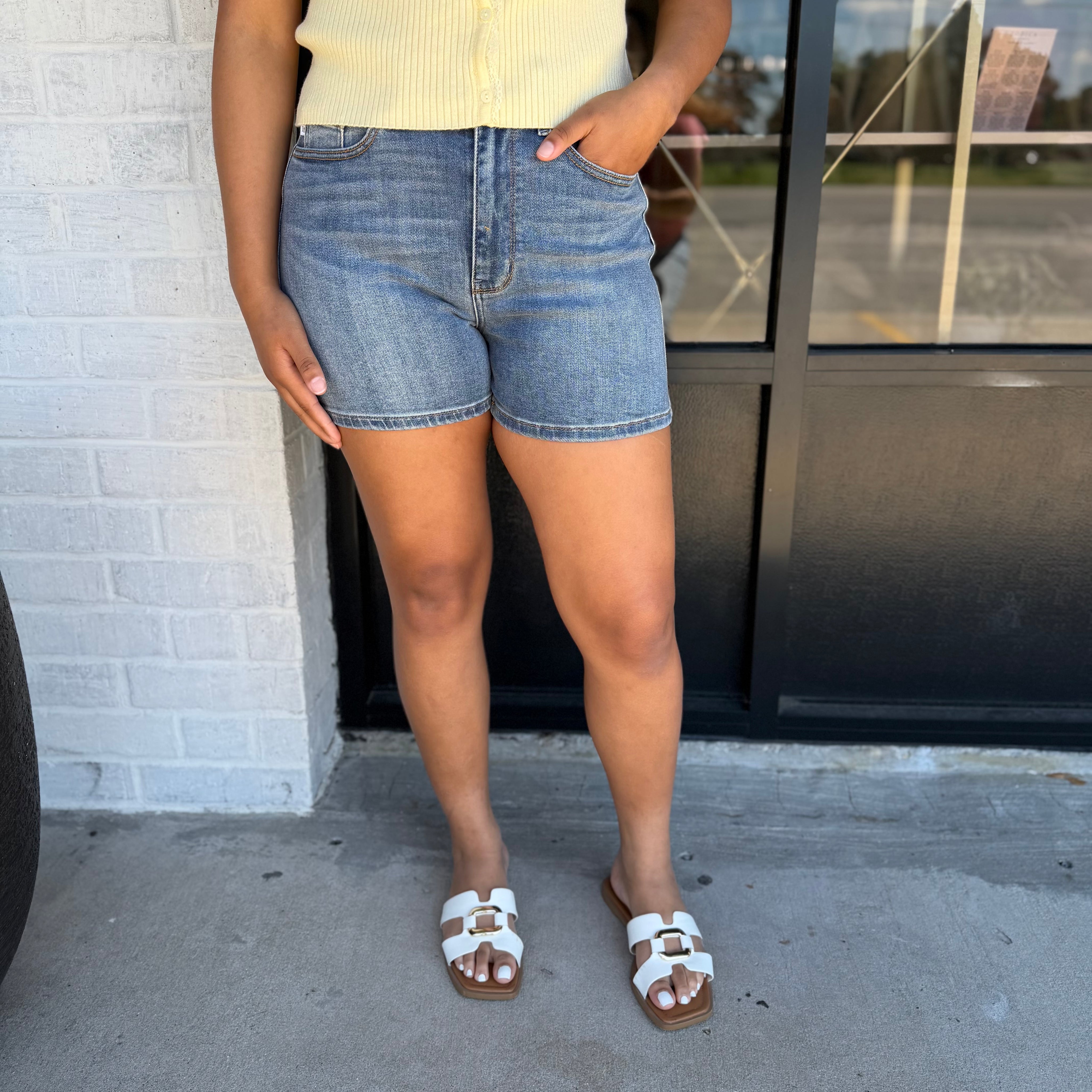 Judy Blue| HW Slim Shorts