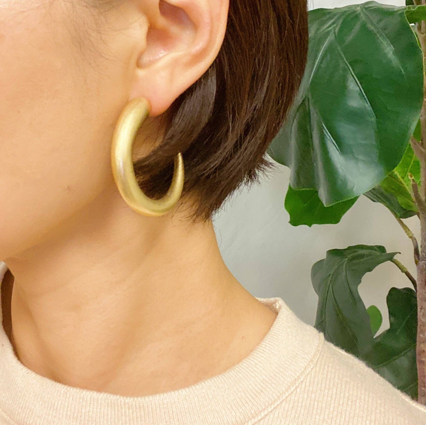 Smooth Hoop Earrings: Gold