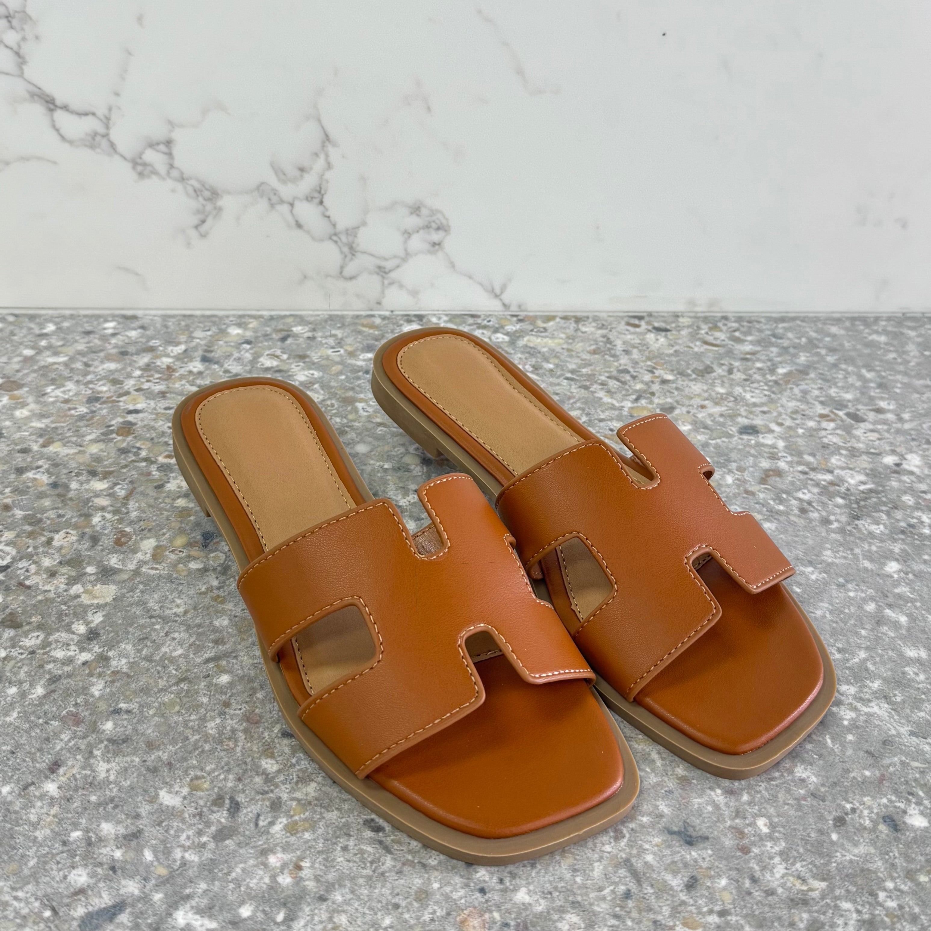 Elio Sandal Tan