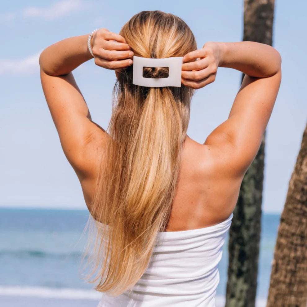 CoconutWhite_Large_Rectangle_Lifestyle.webp