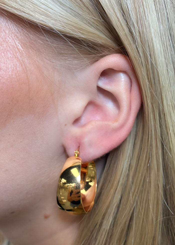 Mila Hoop Earrings