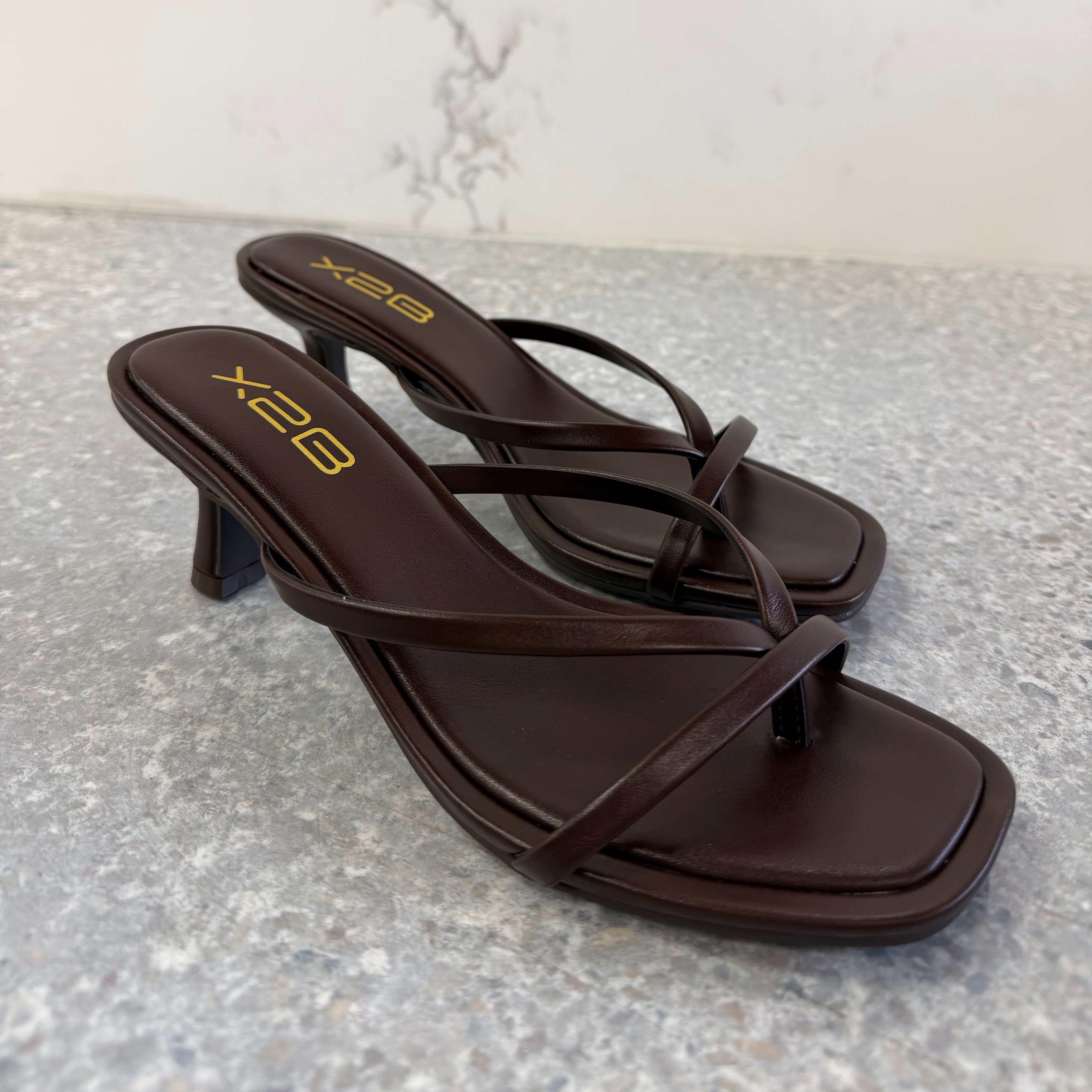 Ailany Thong Heel Brown