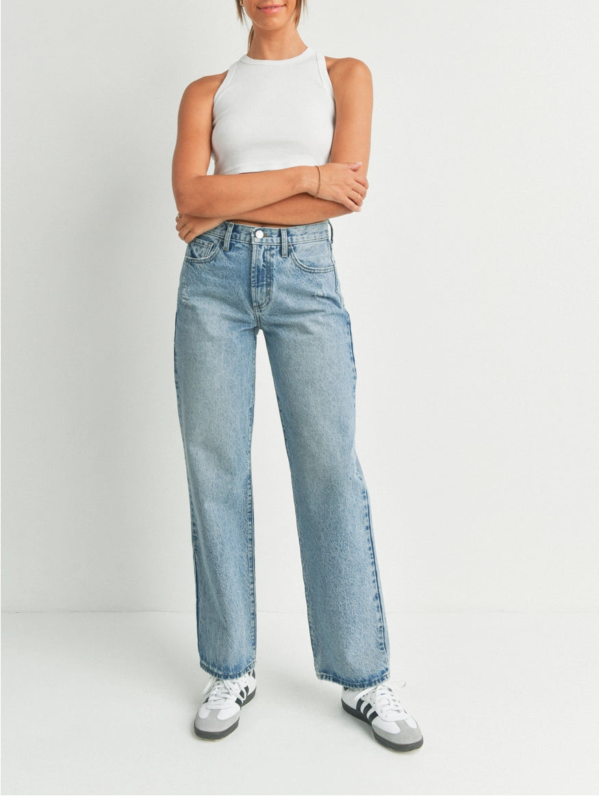 The Chill Girl Straight Medium Wash