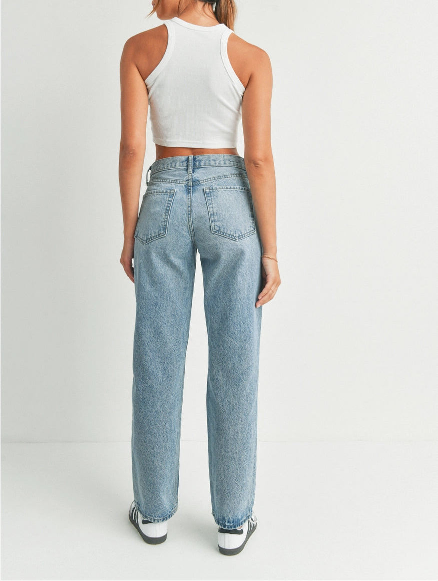 The Chill Girl Straight Medium Wash