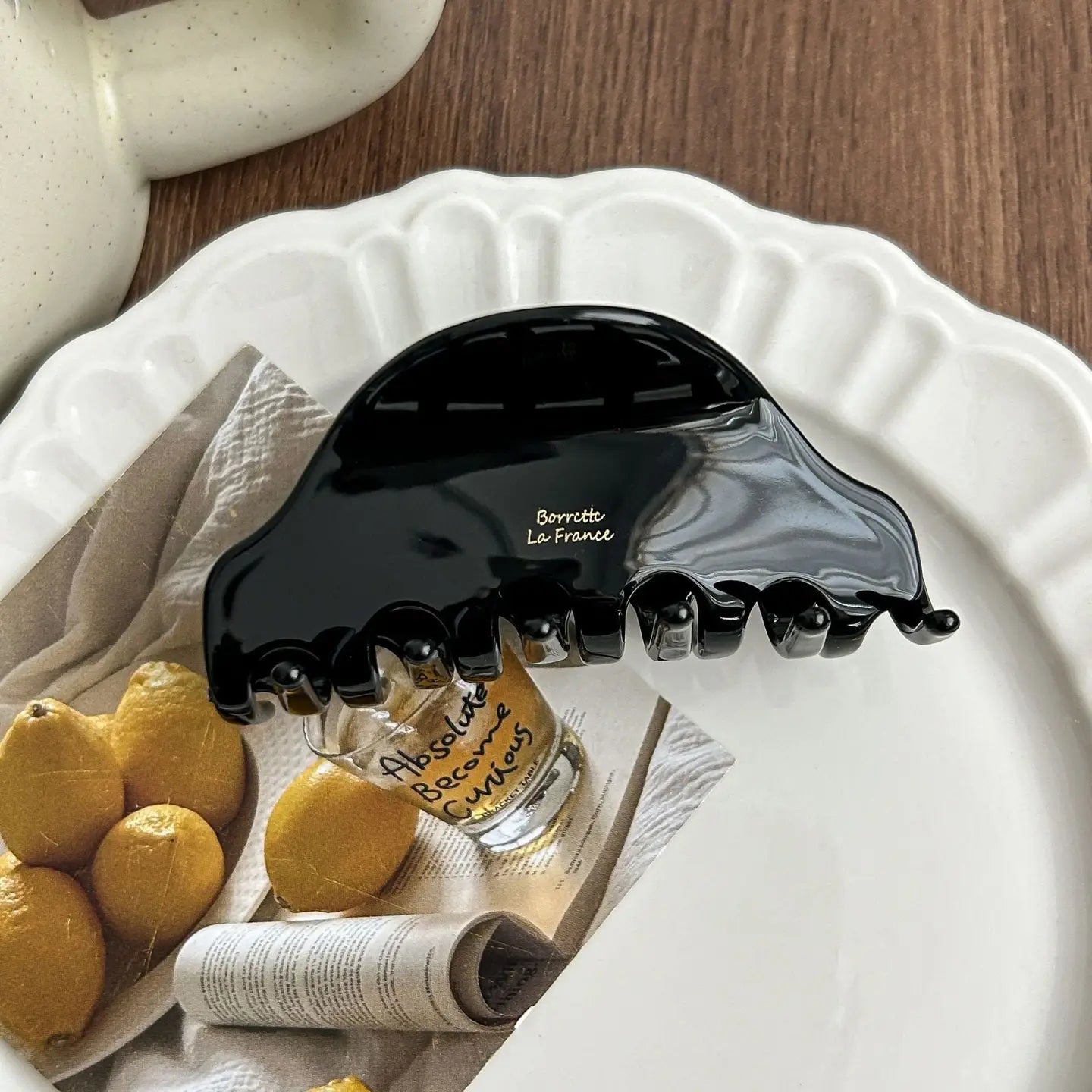 Vintage Medium Acetate Hair Claw Black