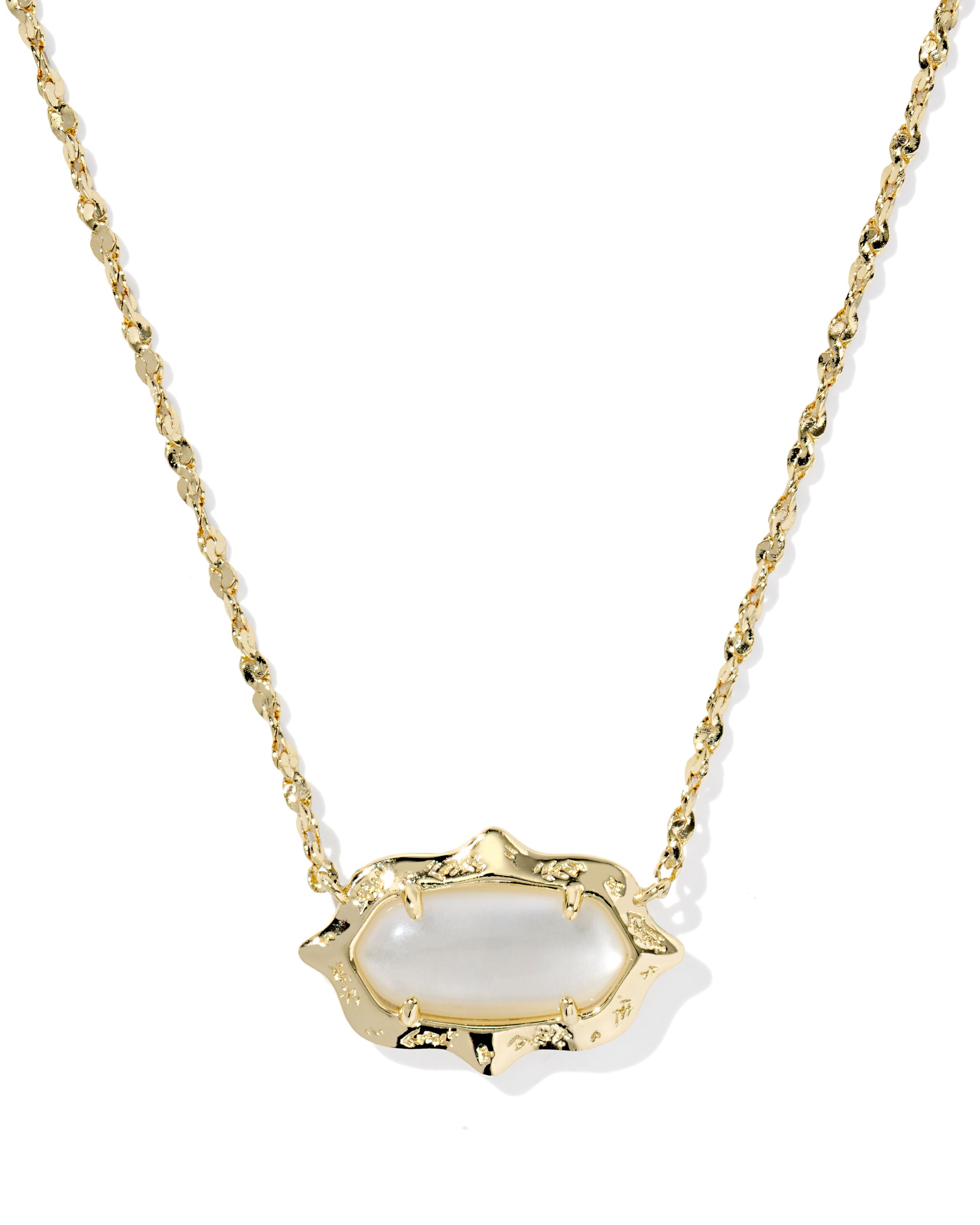 ELISA SCALLOP FRAME SHORT PENDANT NECKLACE GOLD NATURAL MOTHER OF PEARL