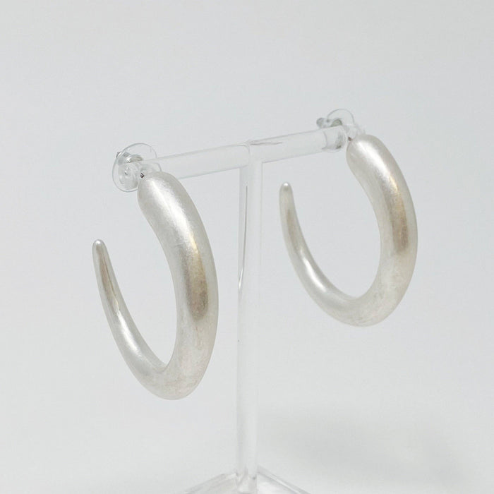 Smooth Hoop Earrings: Silver